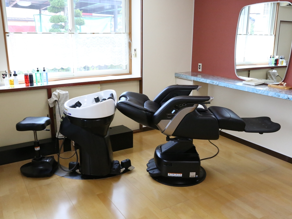 萩生駅理容室・床屋｜ヘアーアトリエとみなが